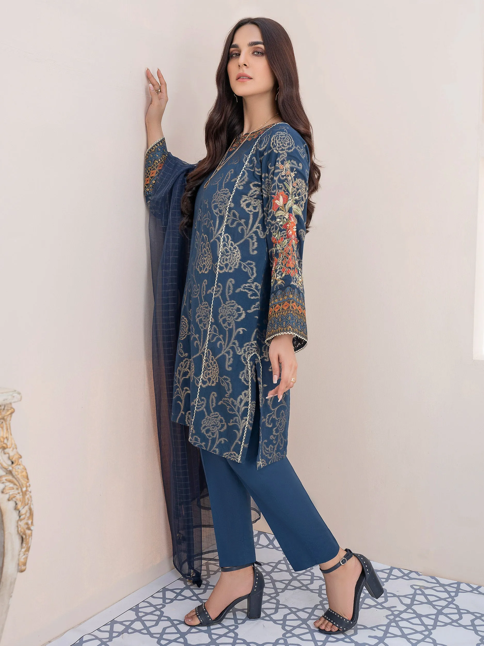 2 Piece Embroidered Jacquard Suit