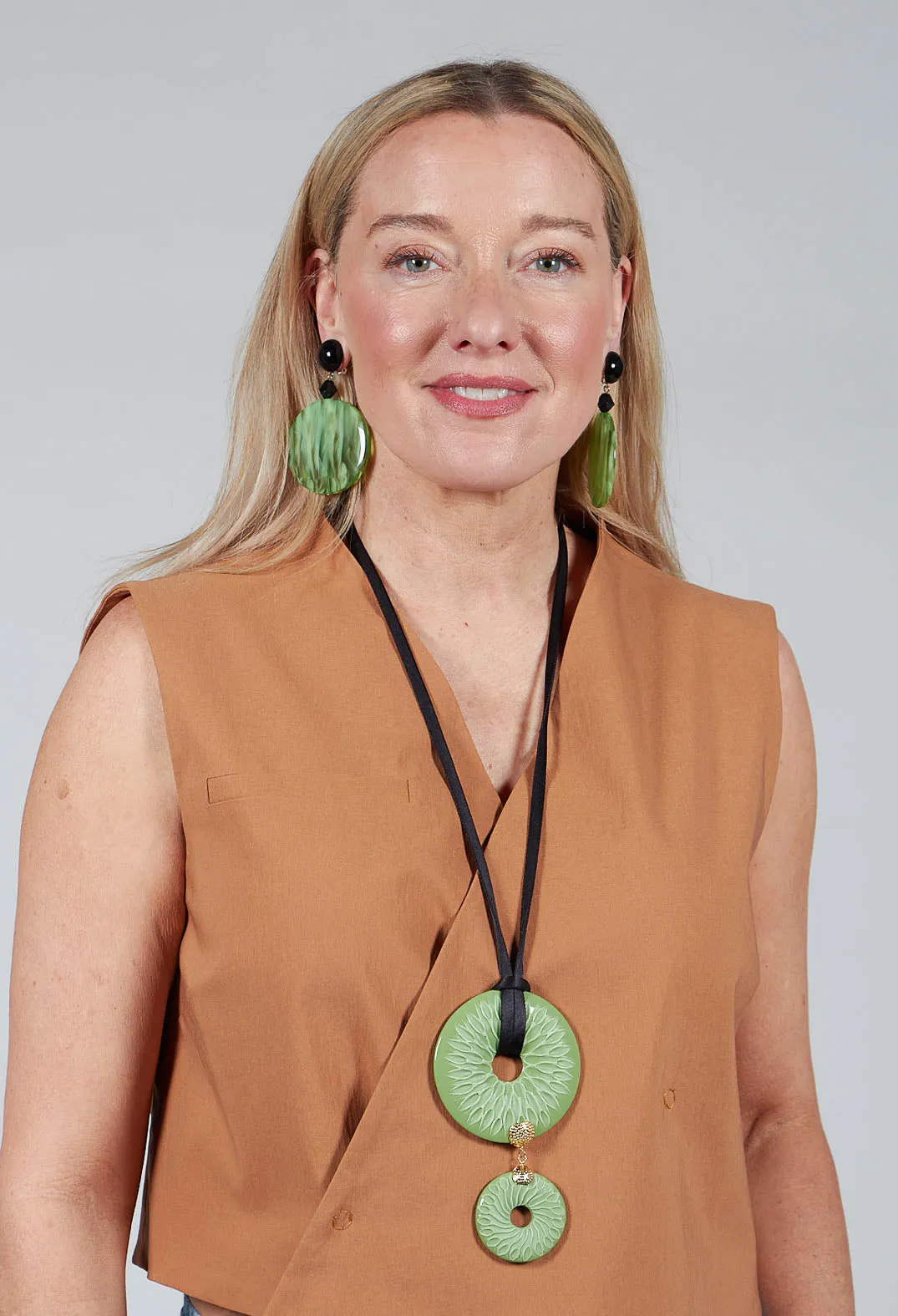 Adjustable Necklace with Ring Shaped Pendant in Green