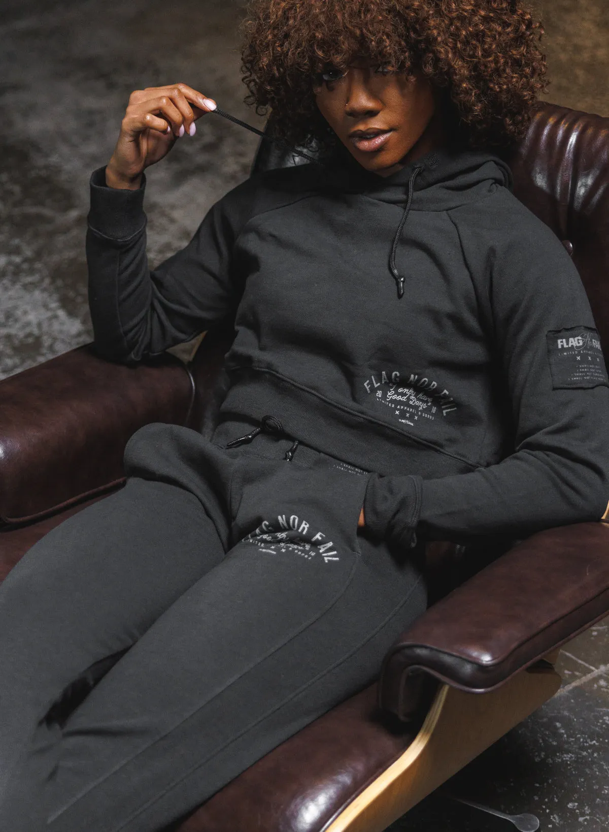GOOD DAYS CROP HOODIE - BLACK