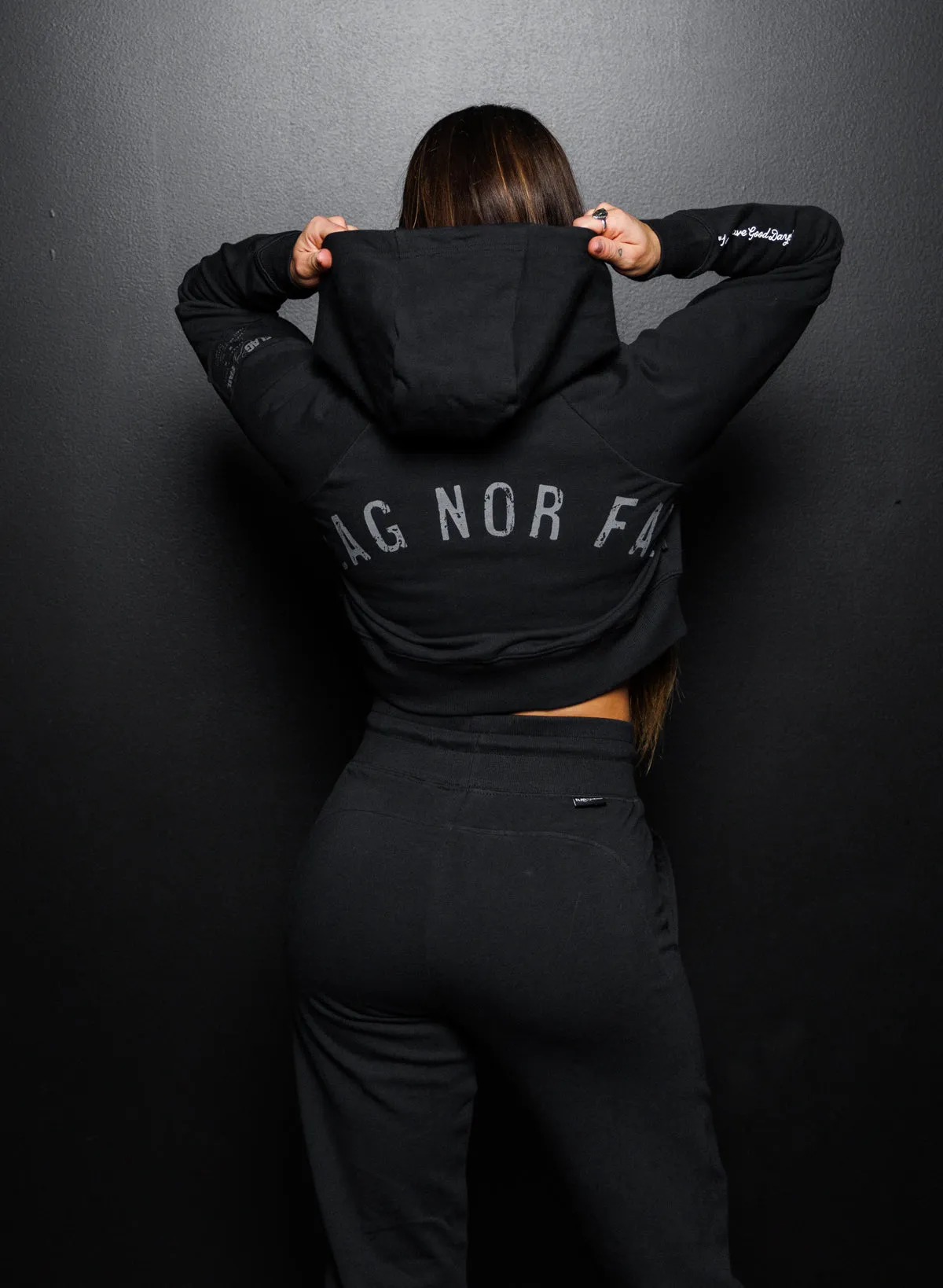 GOOD DAYS CROP HOODIE - BLACK