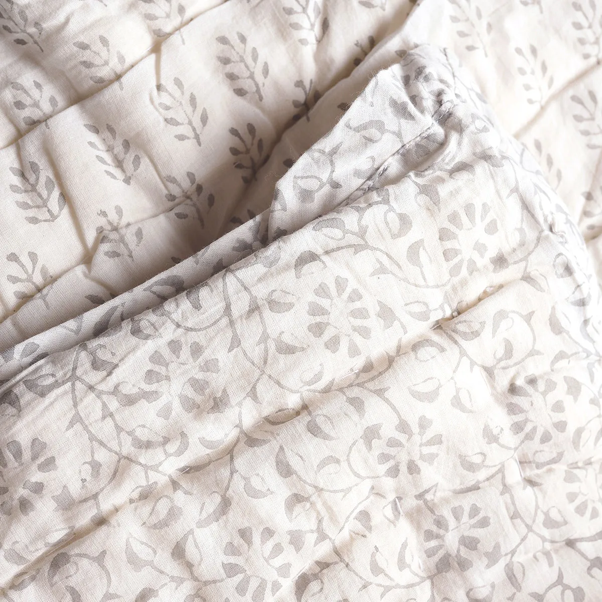 Tilonia® Queen Quilt - Hanuman Floral Vine & Sprig in Dove Grey